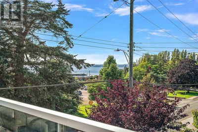 1044 Munro St, House other with 4 bedrooms, 4 bathrooms and 3 parking in Esquimalt BC | Image 3