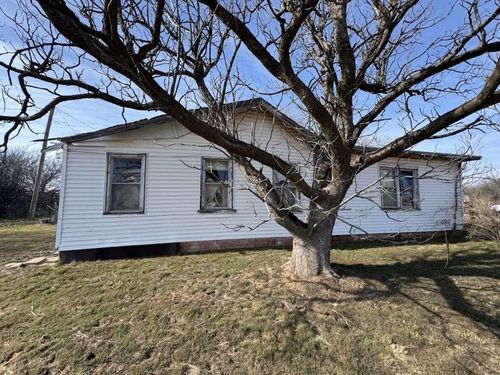 510 E Franklin Ave, Electra, TX, 76360-2209 | Card Image