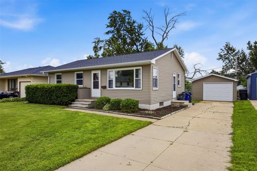 1621 47th St Ne, Cedar Rapids, IA, 52402-2445 | Card Image