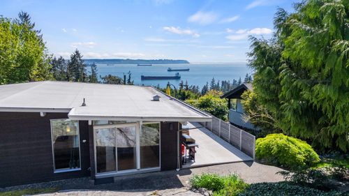 4045 Bayridge Ave, West Vancouver, BC, V7V3J9 | Card Image
