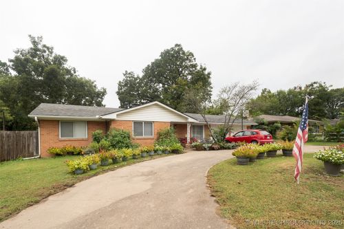 4507 Frank Phillips Blvd, Bartlesville, OK, 74006-8333 | Card Image