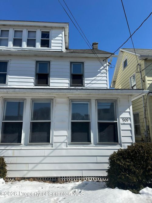 909 Birkbeck St, Freeland, PA, 18224-1505 | Card Image