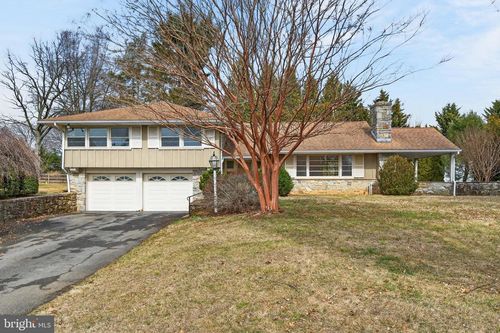 325 Murry Hill Dr, LANCASTER, PA, 17601-4113 | Card Image