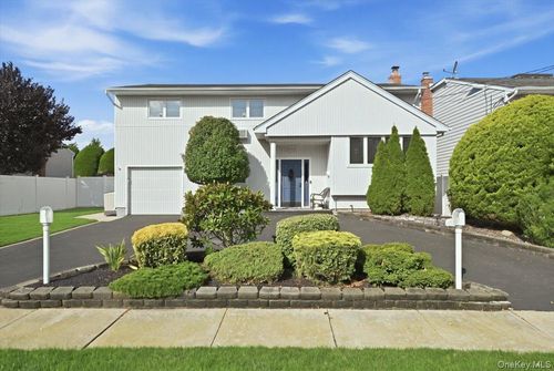 2872 Bayview Avenue, Hempstead, NY, 11793 | Card Image