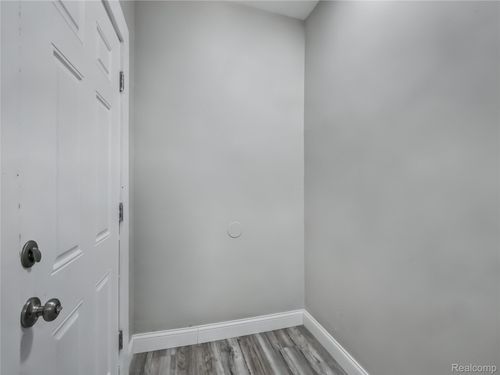 8220 Hudson Ave, Warren, MI, 48089-2333 | Card Image