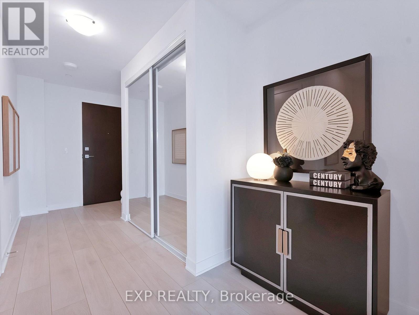 Residential in Toronto (Mount Pleasant West) 3