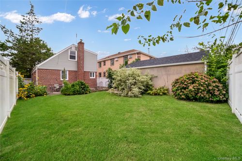 7719 252nd St, Bellerose, NY, 11426-2611 | Card Image