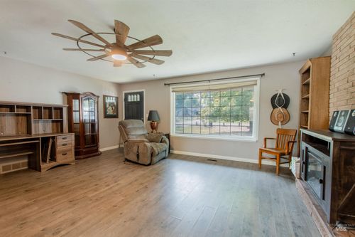 4110 Pleasant View Dr, Nampa, ID, 83686-8880 | Card Image