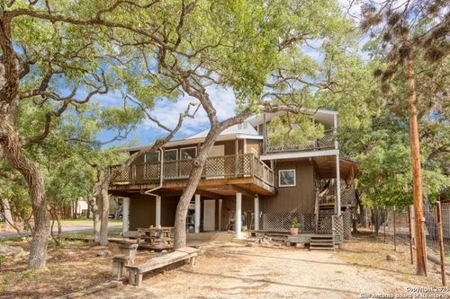 272 White Bass Dr, Lakehills, TX, 78063-6525 | Card Image