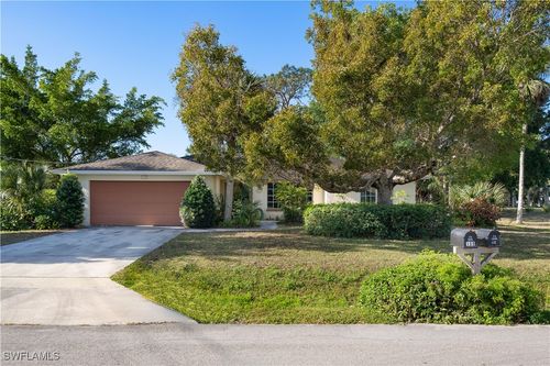 112 Fairway Cir, NAPLES, FL, 34110-1116 | Card Image
