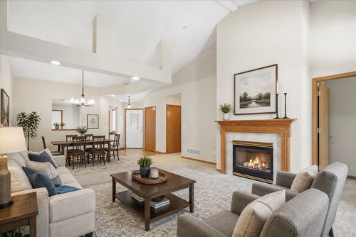6240 157th St W, Apple Valley, MN, 55124-5846 | Card Image