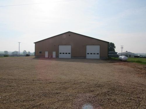 3104 324th St, Hopkinton, IA, 52237-7628 | Card Image