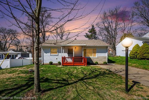 586 Bagley St, Lake Orion, MI, 48362-3361 | Card Image