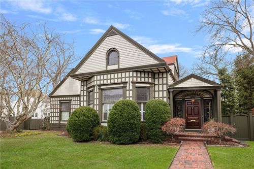 4 Hunter Ave, Newport, RI, 02840-2818 | Card Image