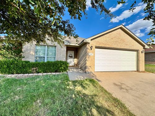 5549 Yellow Brick Rd, Abilene, TX, 79602-8318 | Card Image