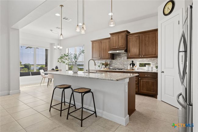 Breakfast bar and kitchen | Image 5