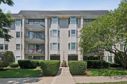 3b-235 Ridge Rd, Wilmette, IL, 60091-3249 | Card Image