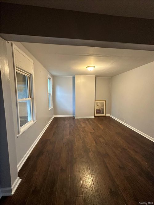 39 Spruce St, Poughkeepsie, NY, 12601-1742 | Card Image