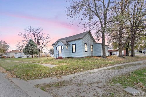 338 W Rowe St, Roodhouse, IL, 62082-1543 | Card Image