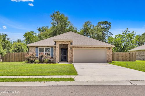 100 Rosie Dr, Long Beach, MS, 39560-2315 | Card Image