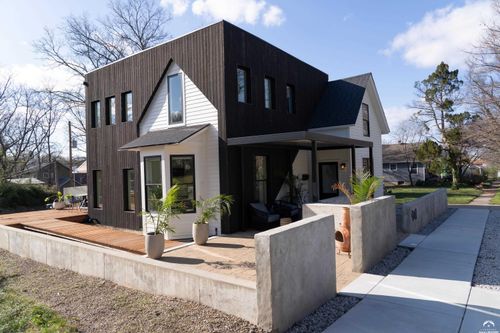 941 Pennsylvania Street, Lawrence, KS, 66040-2757 | Card Image