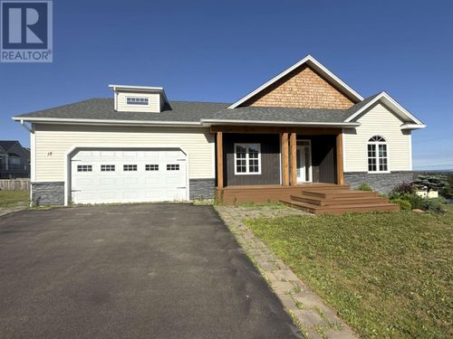 18 Paget Cres, Stratford, PE, C1B0E2 | Card Image