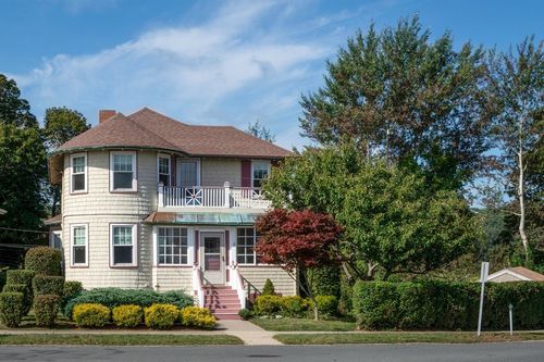 7 Kent Cir, Gloucester, MA, 01930-4909 | Card Image