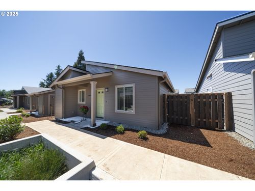 12246 Meadowlawn Dr, Oregon City, OR, 97045-8920 | Card Image