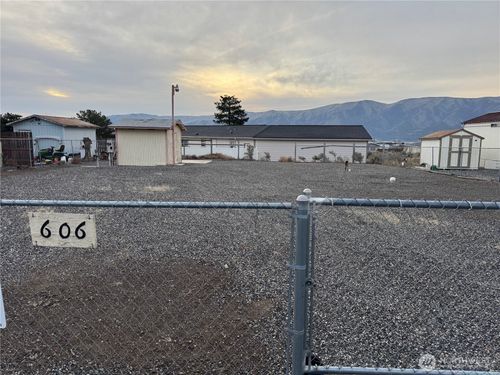 606 Edgewater Way Sw, Mattawa, WA, 99349-2019 | Card Image