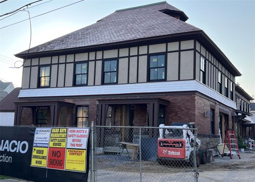 1-122 Regent St, Saratoga Springs, NY, 12866-4334 | Card Image