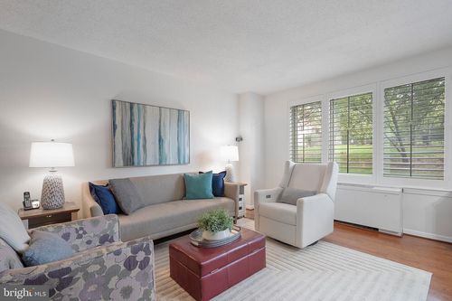 apt-d305-3000 Spout Run Pkwy, ARLINGTON, VA, 22201-4217 | Card Image