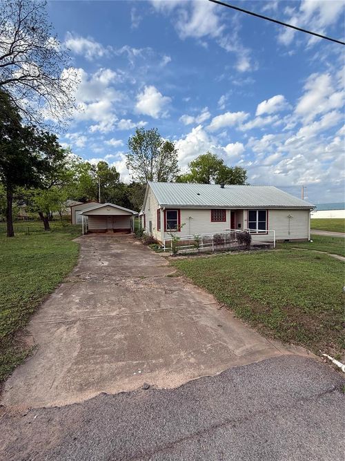 323 W 6th St, Chandler, OK, 74834-2619 | Card Image