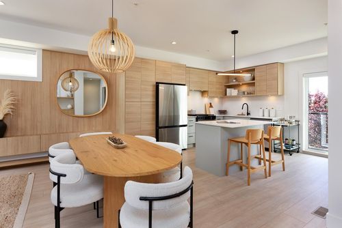 43-20335 70a Ave, Langley, BC, V2Y3V8 | Card Image