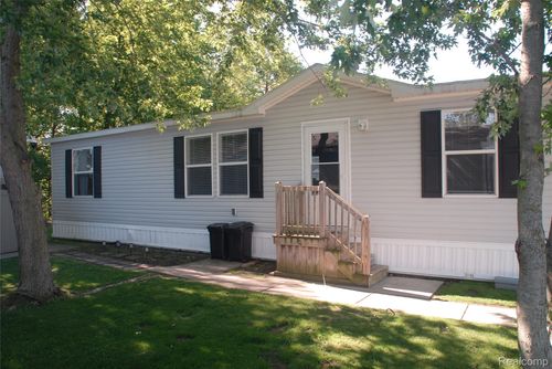 1101 Forest Ln, Columbus, MI, 48063-3745 | Card Image