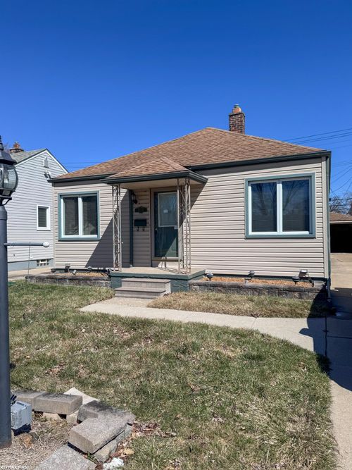 19389 Roscommon Street, Harper Woods, MI, 48225 | Card Image