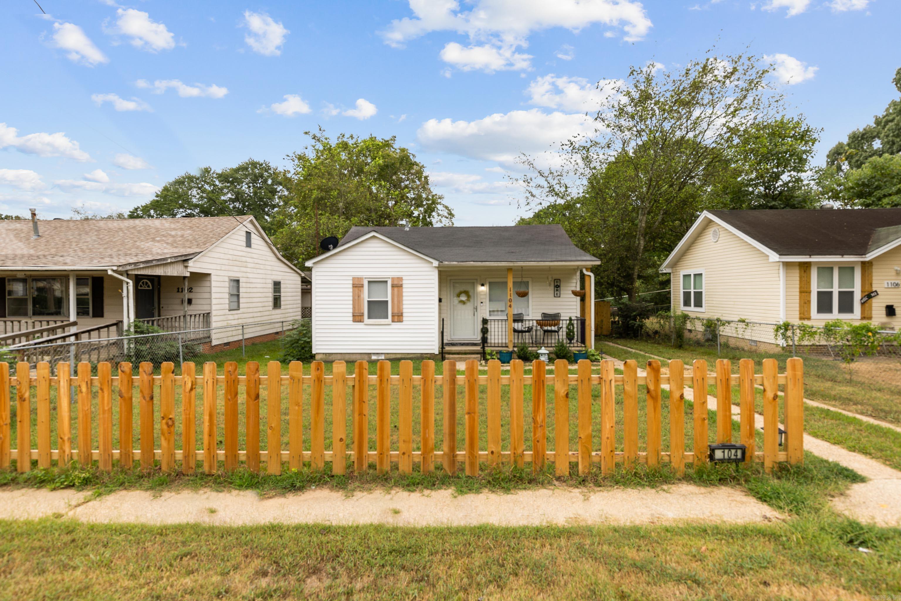 Thelma St, Benton, AR 72015