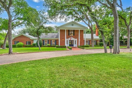 2825 Lake Air Dr, Waco, TX, 76710-1713 | Card Image