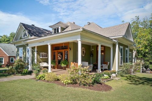 215 W Sparta St, Mcminnville, TN, 37110-2635 | Card Image