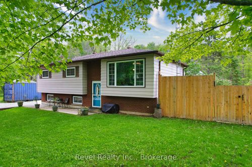 11 Innisfree Dr, Phelpston, ON, L0L2K0 | Card Image