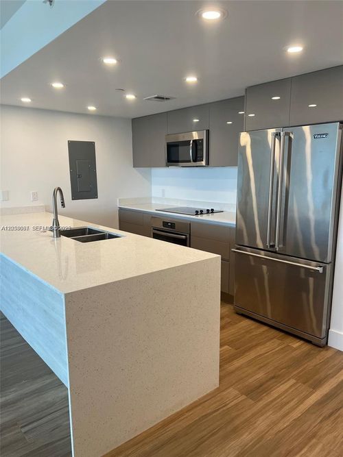502-13800 Highland Dr, North Miami Beach, FL, 33181-1685 | Card Image