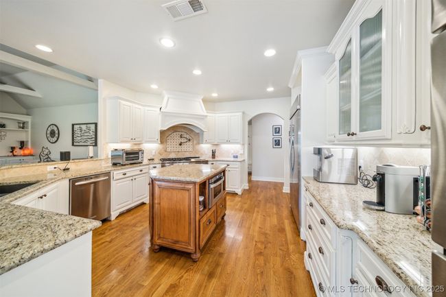 6922 Hackberry Rdg, House other with 5 bedrooms, 5 bathrooms and null parking in Owasso OK | Image 31