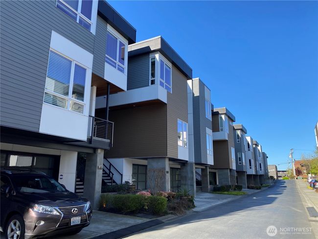 213 4 Th Ct S, Condo with 5 bedrooms, 1 bathrooms and null parking in Kirkland WA | Image 6