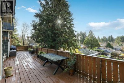 1055 4 Th St, House other with 3 bedrooms, 3 bathrooms and 1 parking in Courtenay BC | Image 2