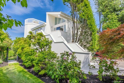 32 Contessa Ct, Port Jefferson, NY, 11777-1463 | Card Image