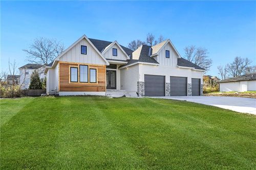 3940 Sw Flintrock Dr, Lee's Summit, MO, 64082-3825 | Card Image