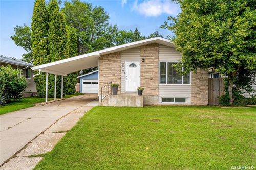 3077 6th Ave W, Prince Albert, SK, S6V5L7 | Card Image