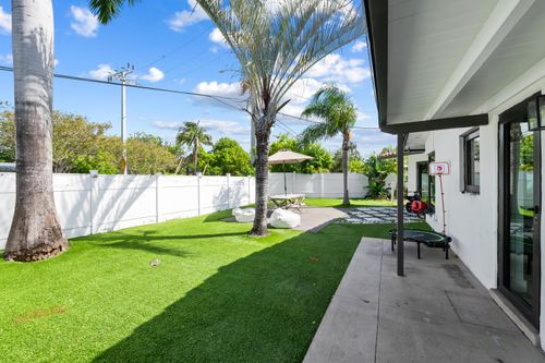 2601 Ne 8th Ct, Pompano Beach, FL, 33062-4201 | Card Image
