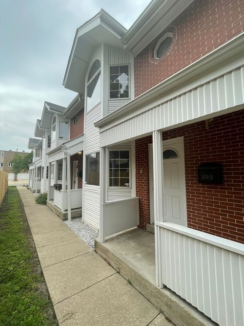 d-309 Elgin Ave, Forest Park, IL, 60130-1692 | Card Image