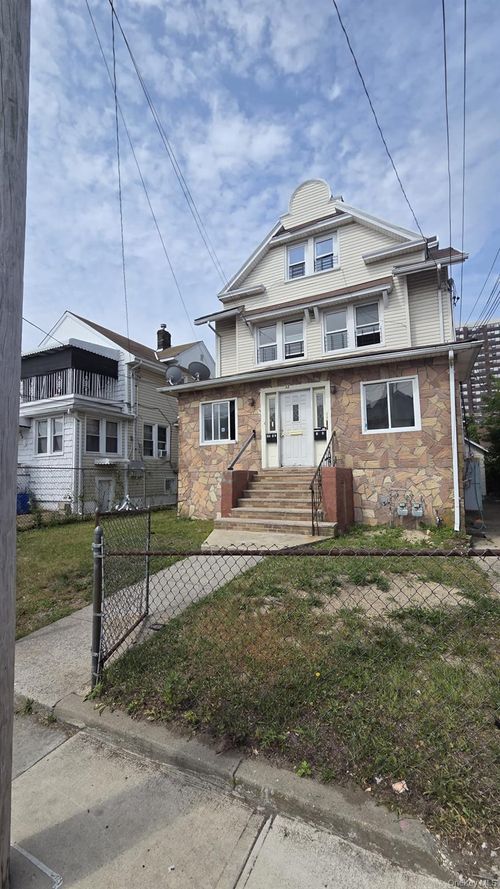 329 Beach 29th St, Far Rockaway, NY, 11691-2107 | Card Image
