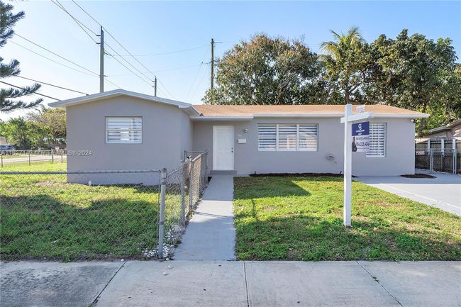 190 Ne 173rd St, House other with 3 bedrooms, 2 bathrooms and null parking in North Miami Beach FL | Image 1